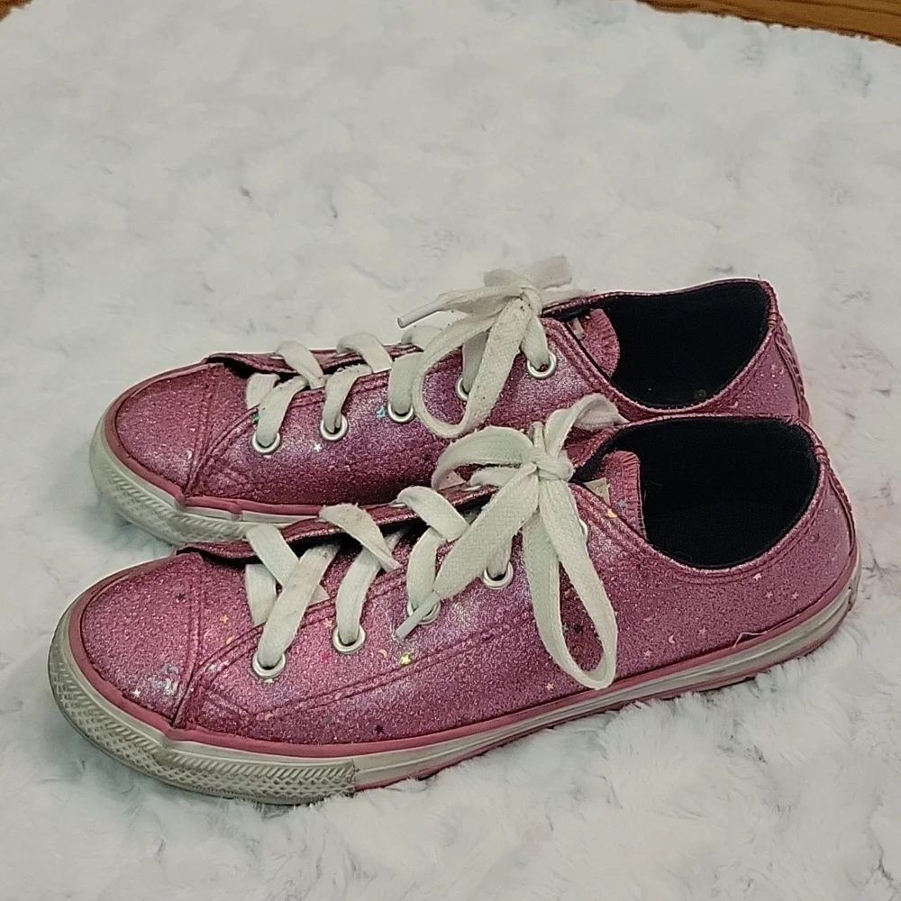 Converse Low Top Sneakers, Pink Sparkley, Girls Size 3, Great Condition!
